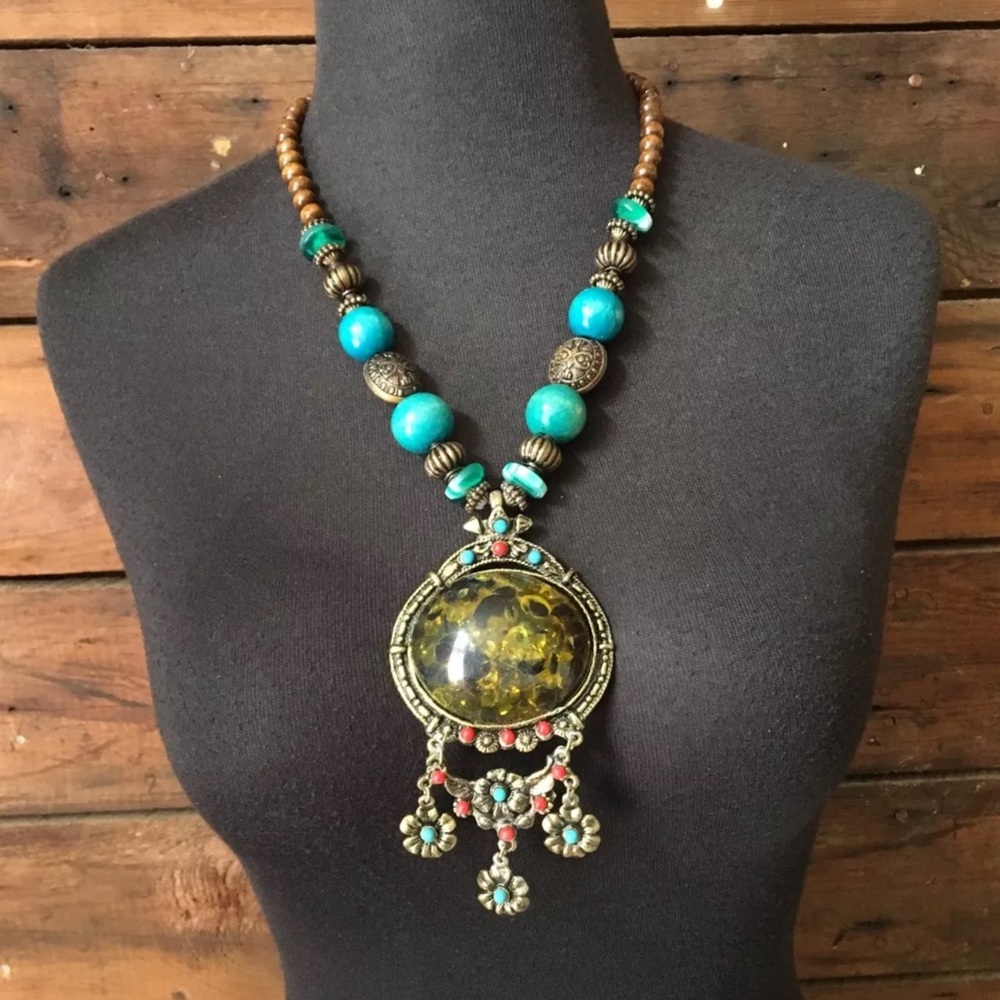 Statement Antiqued Bold Pendant Necklace